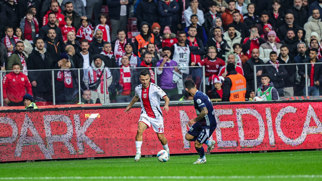 Samsunspor, Antalyaspor maçında yaşanan tartışmalı bir pozisyonla gündemde. Süper Lig’in