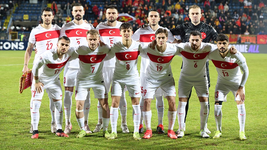 Milli Futbolcular Karadağ Mağlubiyetini Zeminle Açıkladı: Şok İçinde Soyundular Karadağ