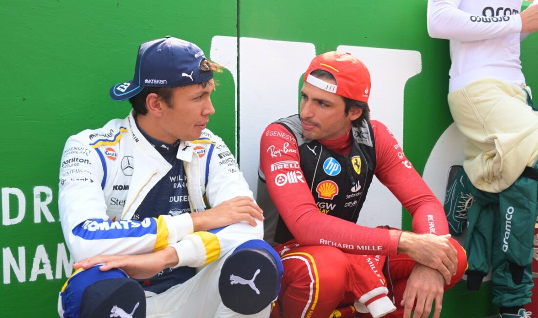 Alex Albon, Williams İle İmzaladı ve Carlos Sainz ile Takım