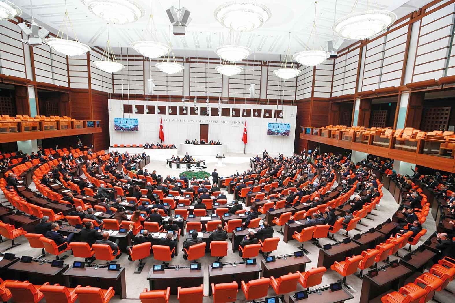 Türkiye’de Silah Kanununda Değişiklik Yapılmasını Öngören Yasa Teklifi Kabul Edildi