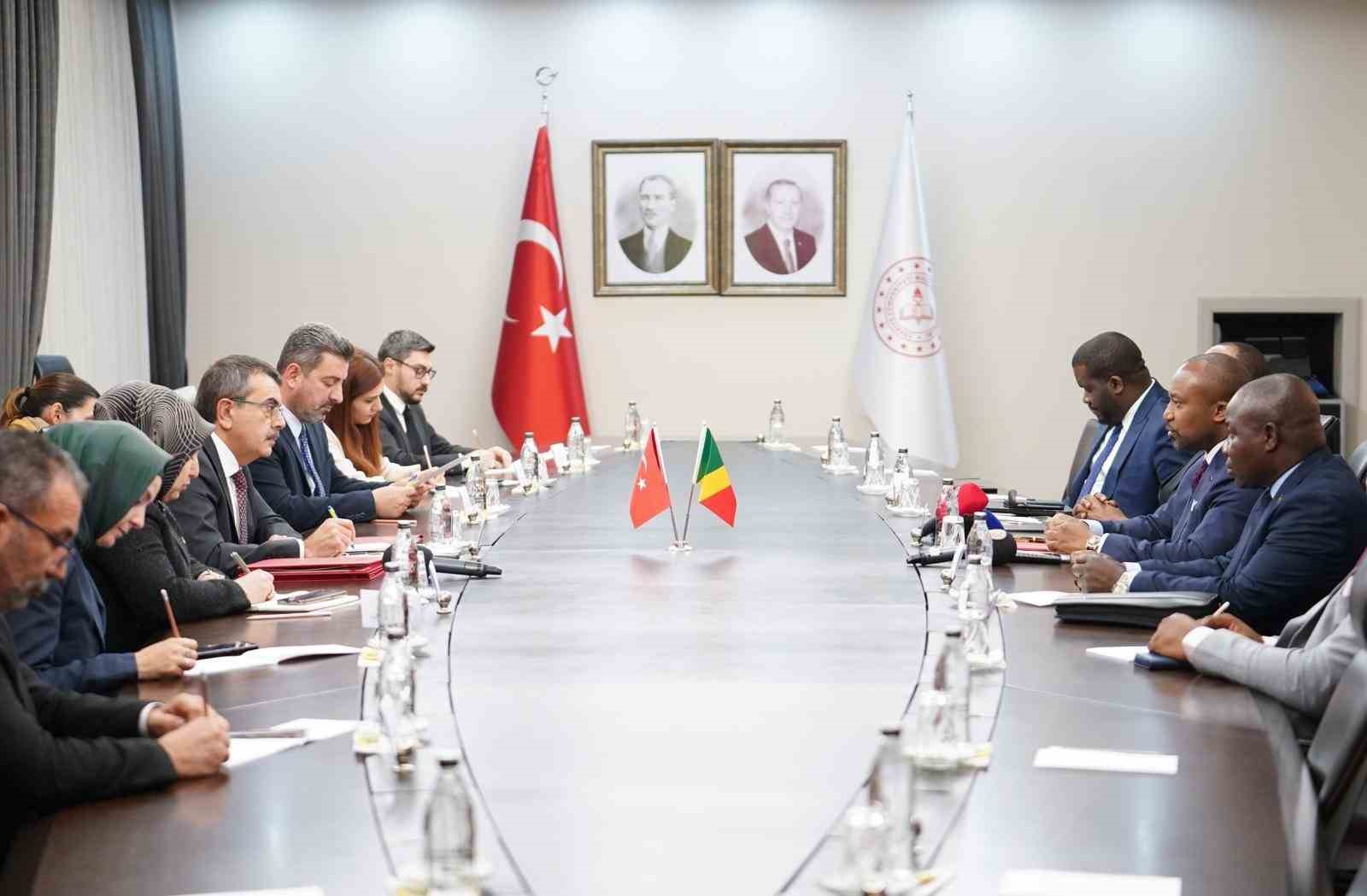 Türkiye ve Kongo Cumhuriyeti Arasında Eğitim İş Birliği Anlaşması İmzalandı Türkiye ve Kongo Cumhuriyeti arasında ‘Eğitim İş Birliği Anlaşması’ imzalandı