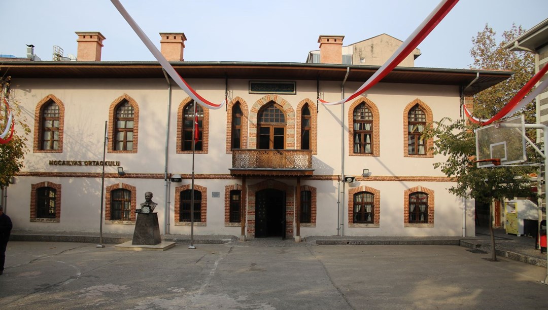 1468 Yılından Beri Hizmet Veren Hoca İlyas Ortaokulu: 2 Devlet,