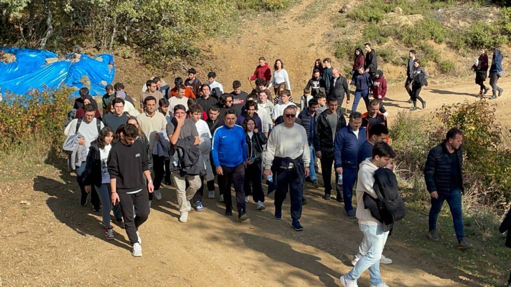 Ulastirma ve Altyapi Bakan Yardimcisi Boyraz Sakaryada Genclerle Ayva Hasadi