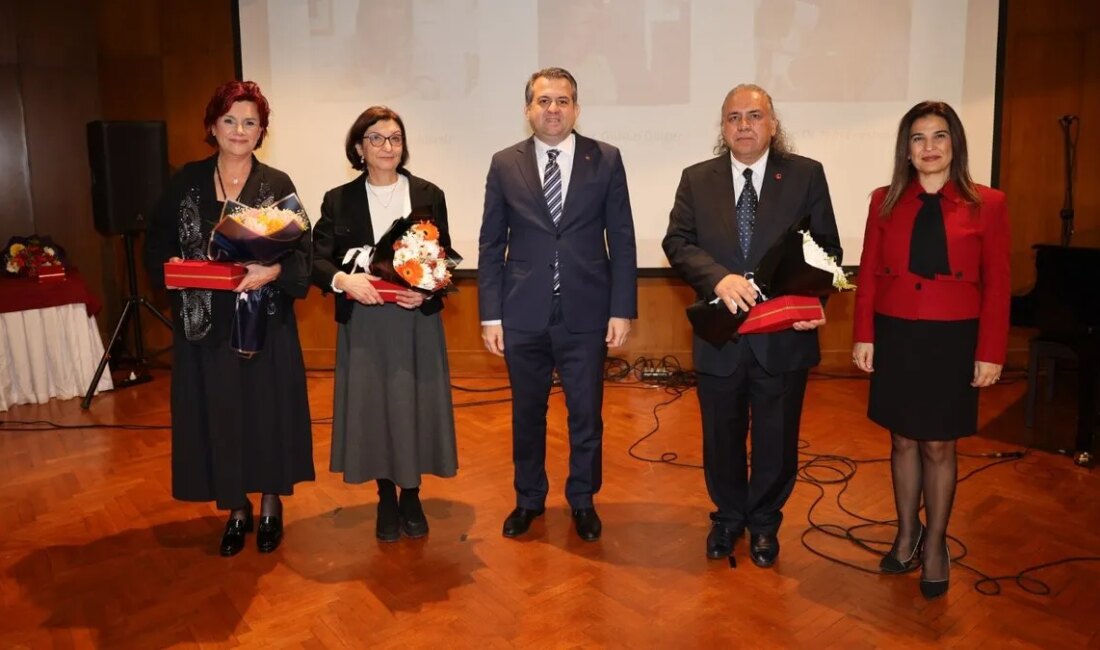Çukurova Üniversitesi’nde Öğretmenler Günü CoşkusuHaberin BaşlıklarıÇukurova Üniversitesi’nde Öğretmenler Günü CoşkusuÖğretmenlik,