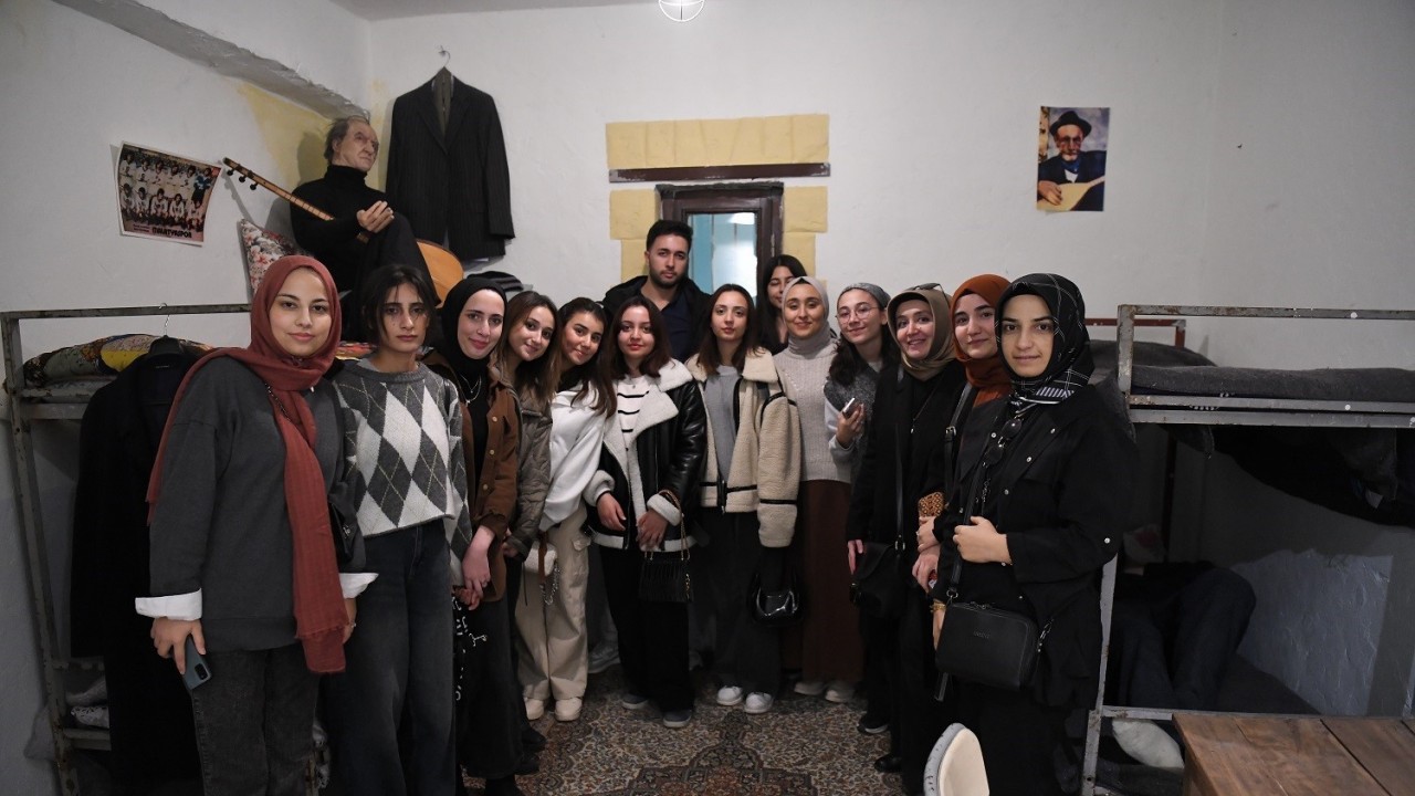Universite Ogrencileri Yesilyurt Belediyesiyle Isbirligi Yaparak Turizm ve Iyilik Elcisi
