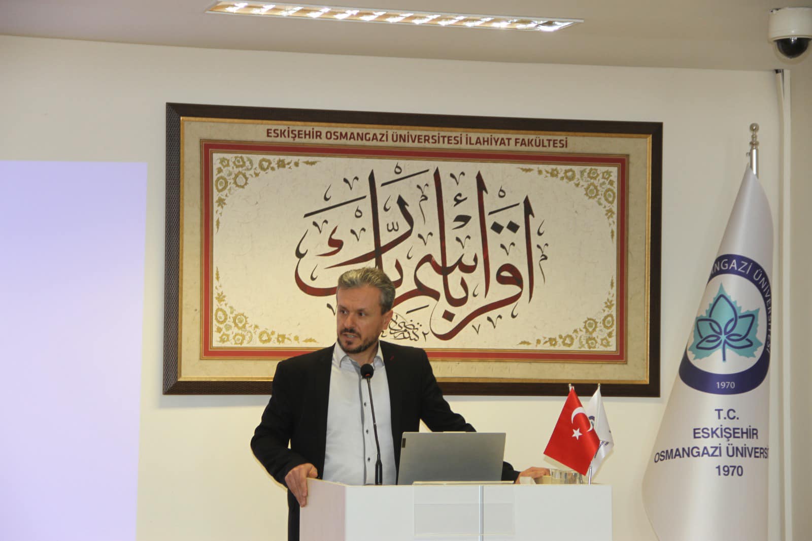 Üniversitede Eğitim Alırken Hafızlık Eğitimi de Alıyorum! Universitede Egitim Alirken Hafizlik Egitimi de Aliyorum
