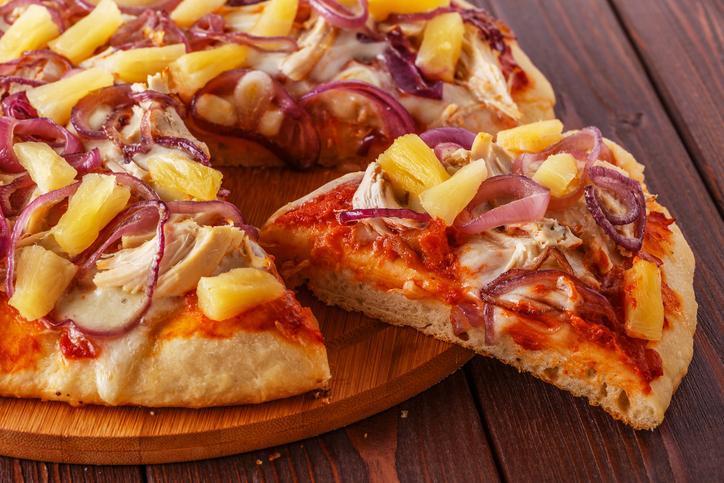 Ananaslı Pizza Tarifi: Malzemeler ve Yapılış Malzemeler: 3,5 su bardağı