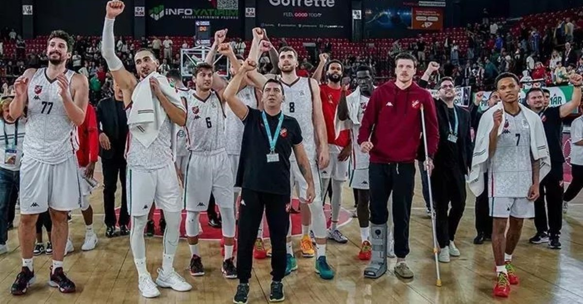 Zor Bir Virajda Egeliler
