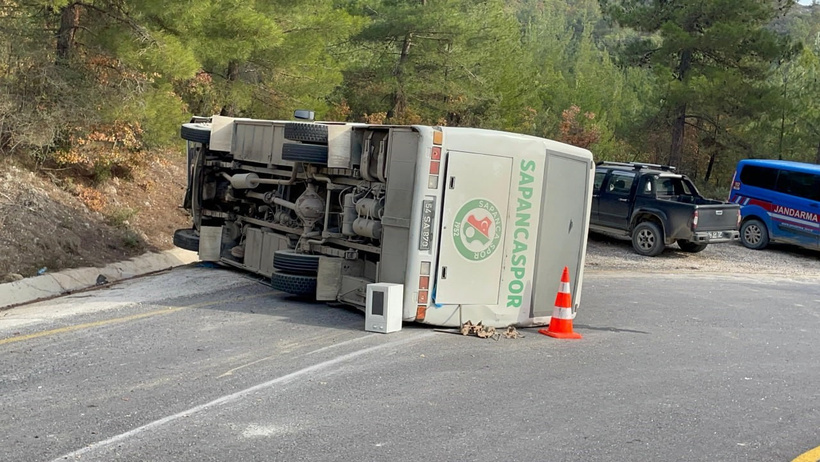 Korkutan kaza! Öğrencileri taşıyan servis aracı devrildi - Resim: 4