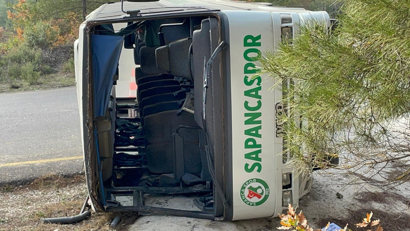 Korkutan kaza! Öğrencileri taşıyan servis aracı devrildi - Resim: 2