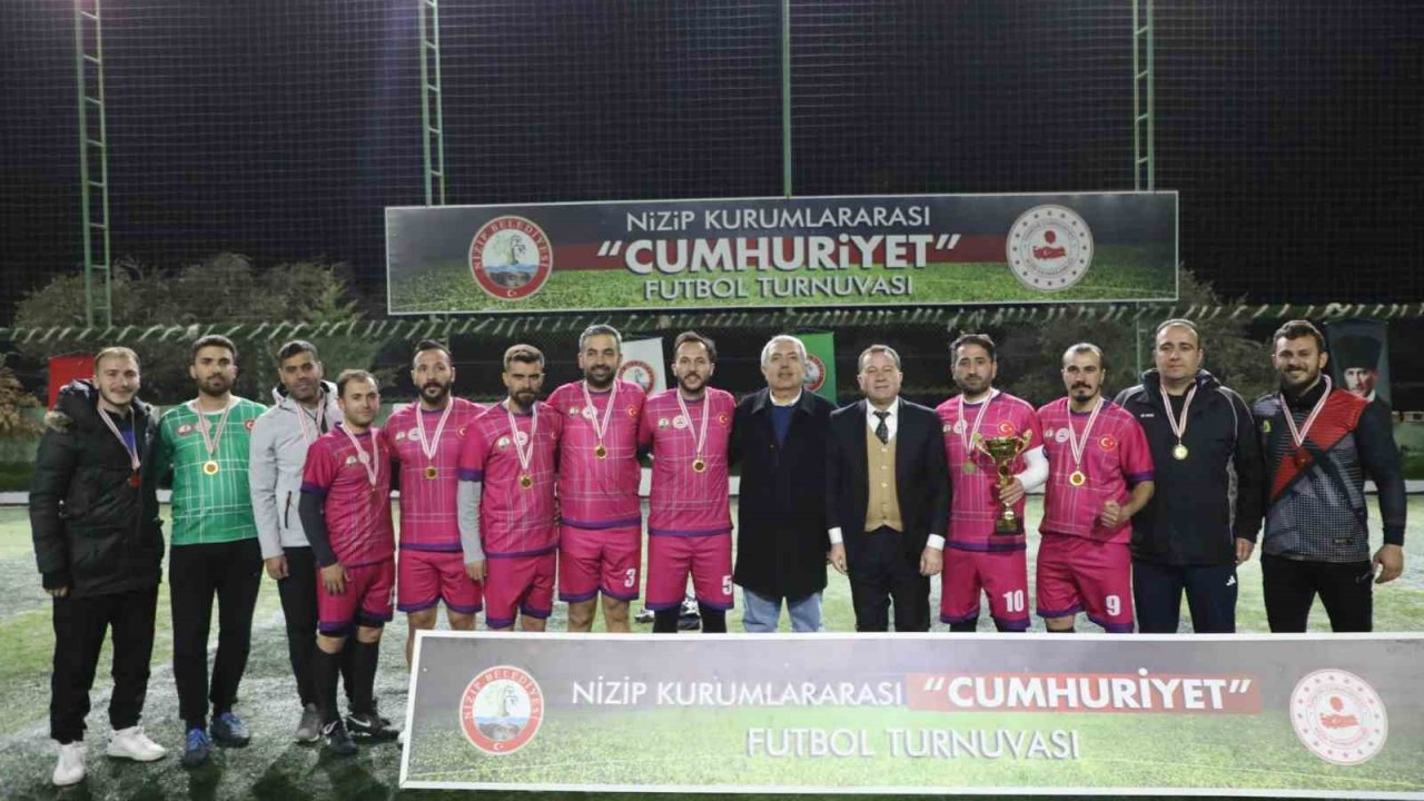 Nizip’te Cumhuriyet Futbol Turnuvası tamamlandı