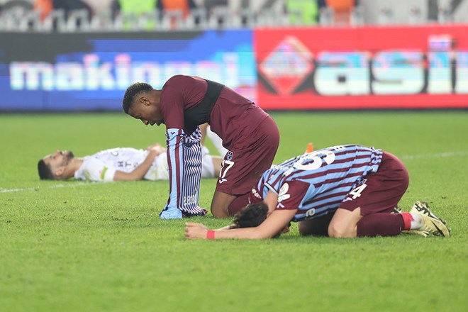 Trabzonspor'un Kasımpaşa Beraberliği Yerel Basında: "Bu Takım Kimi Yenecek?" - Son Dakika Spor Haberleri Trabzonspor'un Kasımpaşa beraberliği yerel basında: "Bu takım kimi yenecek" - 2. Foto