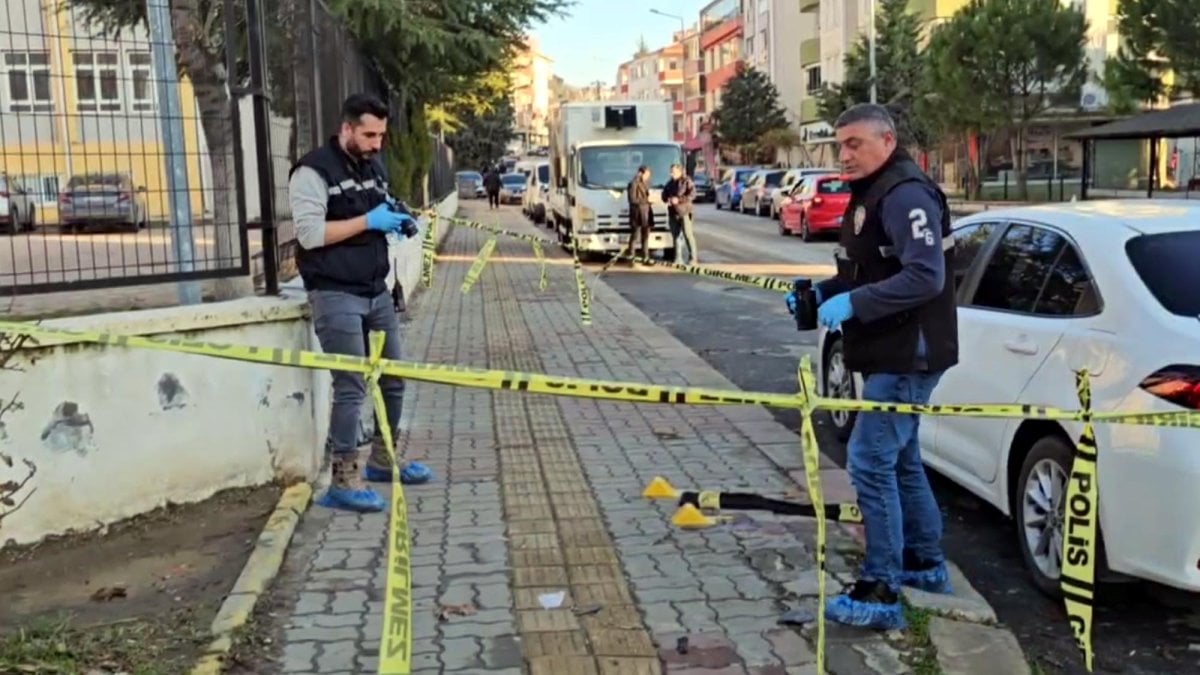 Edirne’de İlhami Ertem Anadolu Lisesi Önünde Bıçaklı Saldırı Edirne’de, İlhami
