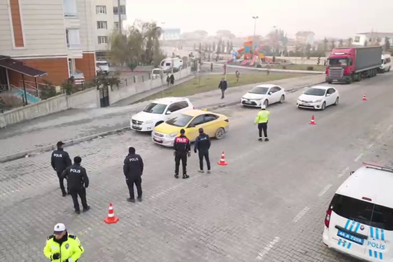 1733969066 993 Malatyada Okul ve Yurt Cevrelerinde Denetimler Devam Ediyor