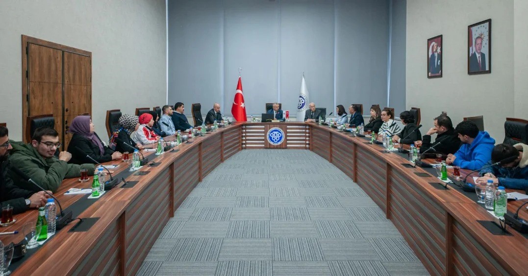 Erzincan Binali Yıldırım Üniversitesi Rektörü Engelli Öğrencilerle Buluştu Rektör Prof.