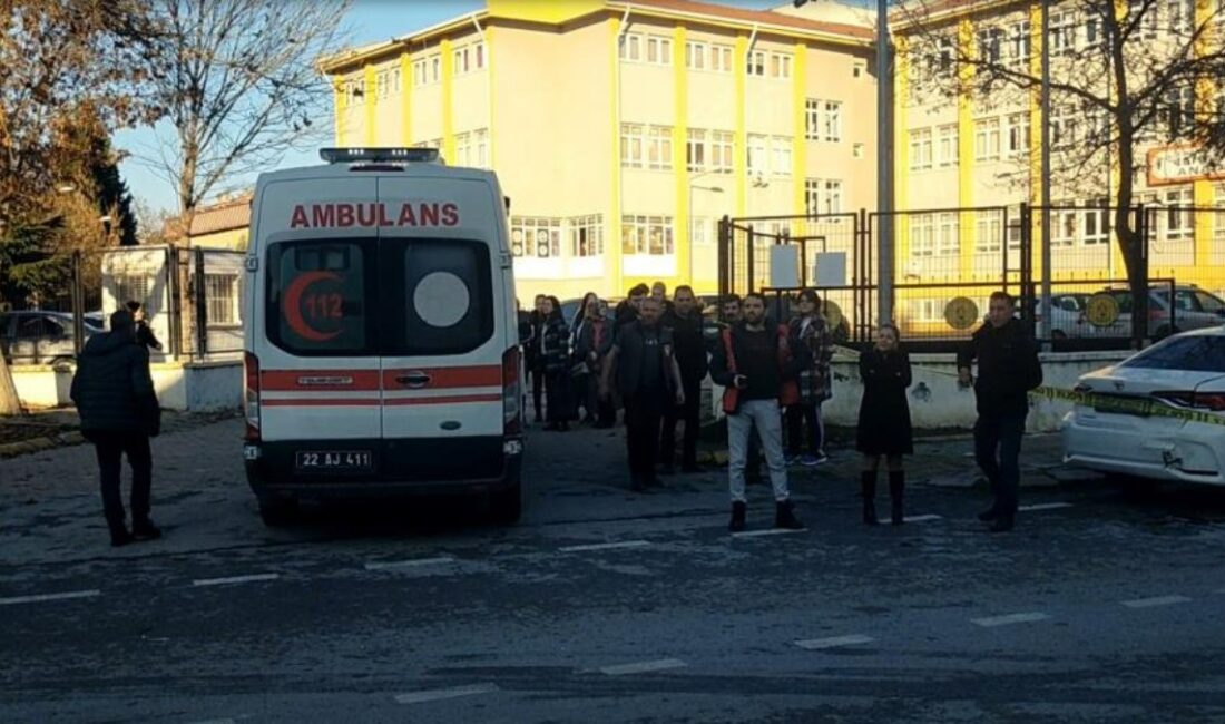 Edirne’de Lise Öğrencisi Bıçaklı Saldırıya Uğradı Saldırı Anı Edirne merkez