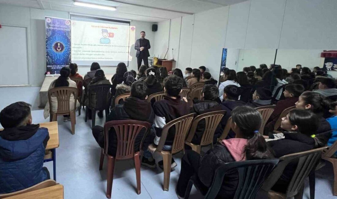 Gaziantep’te Jandarma Ekipleri 325 Öğrenci ve 18 Öğretmene Siber Farkındalık