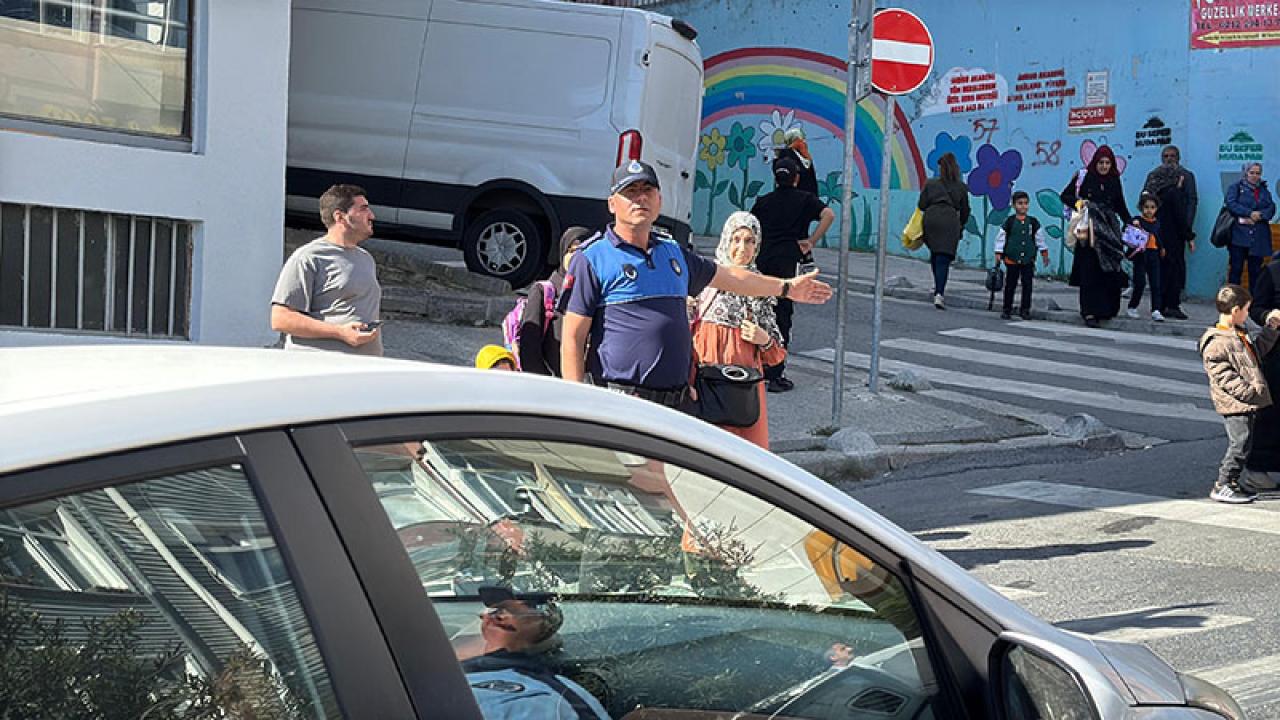 Kağıthane’de Zabıta Ekipleri Okul Çevresinde Öğrenci Güvenliğini Sağlıyor Okul Güvenliği