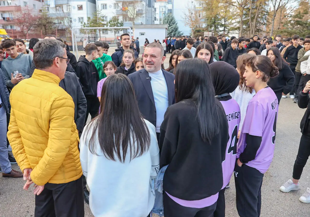 1734152518 363 Sincan Belediye Baskani Murat Ercanin Ogrencilerle Bulusma Ziyaretleri.webp