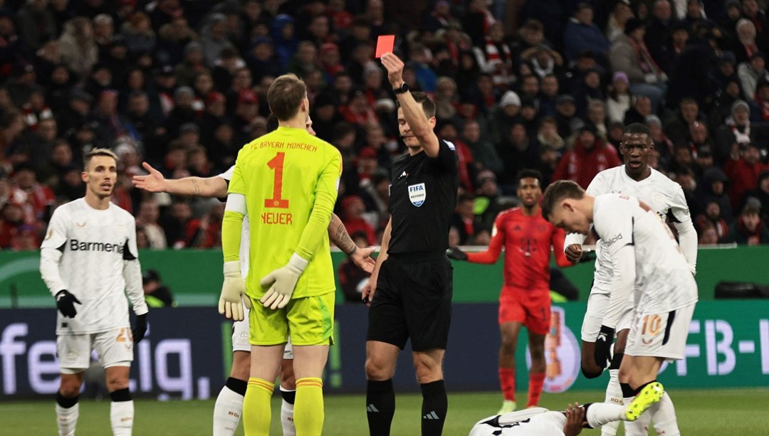 Manuel Neuer, Bayern Münih’in efsanevi kalecisi, 21 yıllık kariyerinde ilk