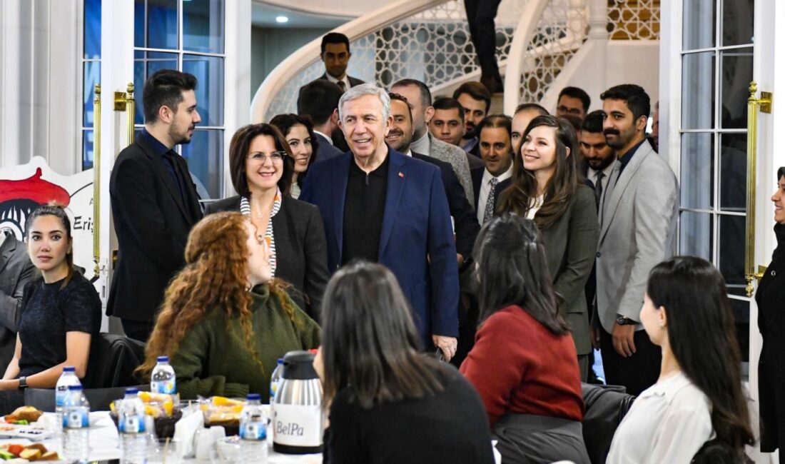Ankara Büyükşehir Belediye Başkanı Mansur Yavaş, Genç Akademi Zirvesi’nde Gençlerle