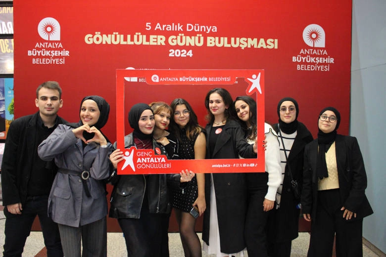 Antalya Büyükşehir Belediyesi Genç Gönüllülerle Dünya Gönüllüler Gününü Kutladı 6.