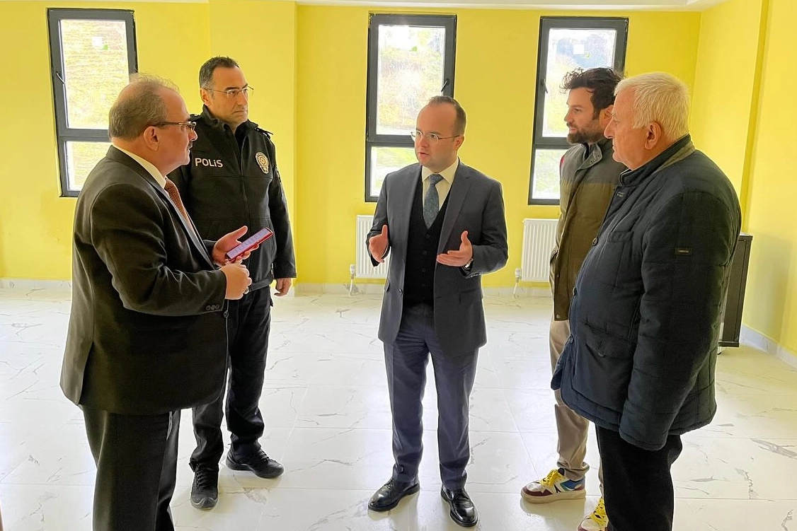 Artvin Hopada Kaymakam Arslanturkten Okul Insaatina Inceleme Basladi.webp
