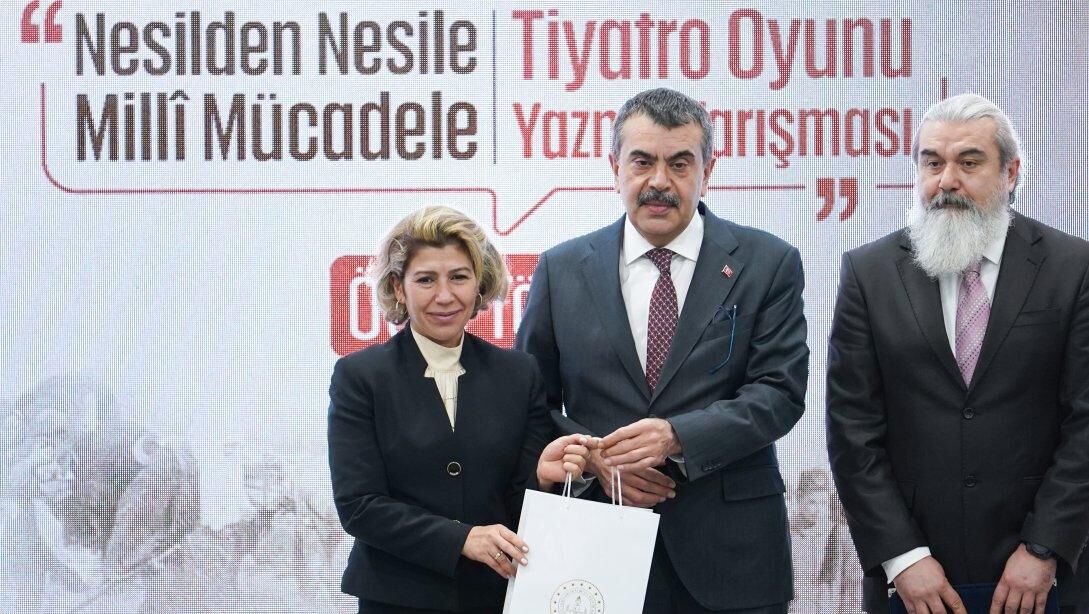 Başarılı Öğretmen, Millî Mücadele Tiyatro Yarışmasında Üçüncülük Elde Etti Nesilden