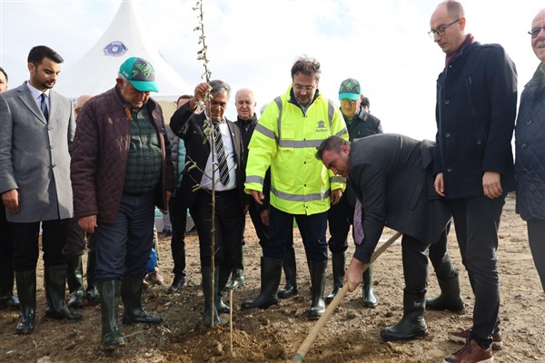 Bursa Büyükşehir Belediyesi, şehit öğretmen Şenay Aybüke Yalçın anısına hatıra