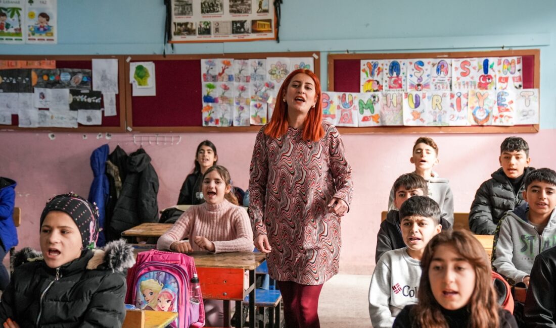 Diyarbakır Kırsal Mahallelerinde Müzik Öğretmenlerinden Oluşan Koro Köy Konserleri Turnesine