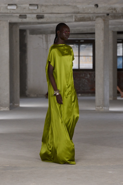 Dries Van Noten'in Yeni Kreatif Direktörü Julian Klausner Atandı Dries Van Noten'in Yeni Kreatif Direktörü Julian Klausner Oldu