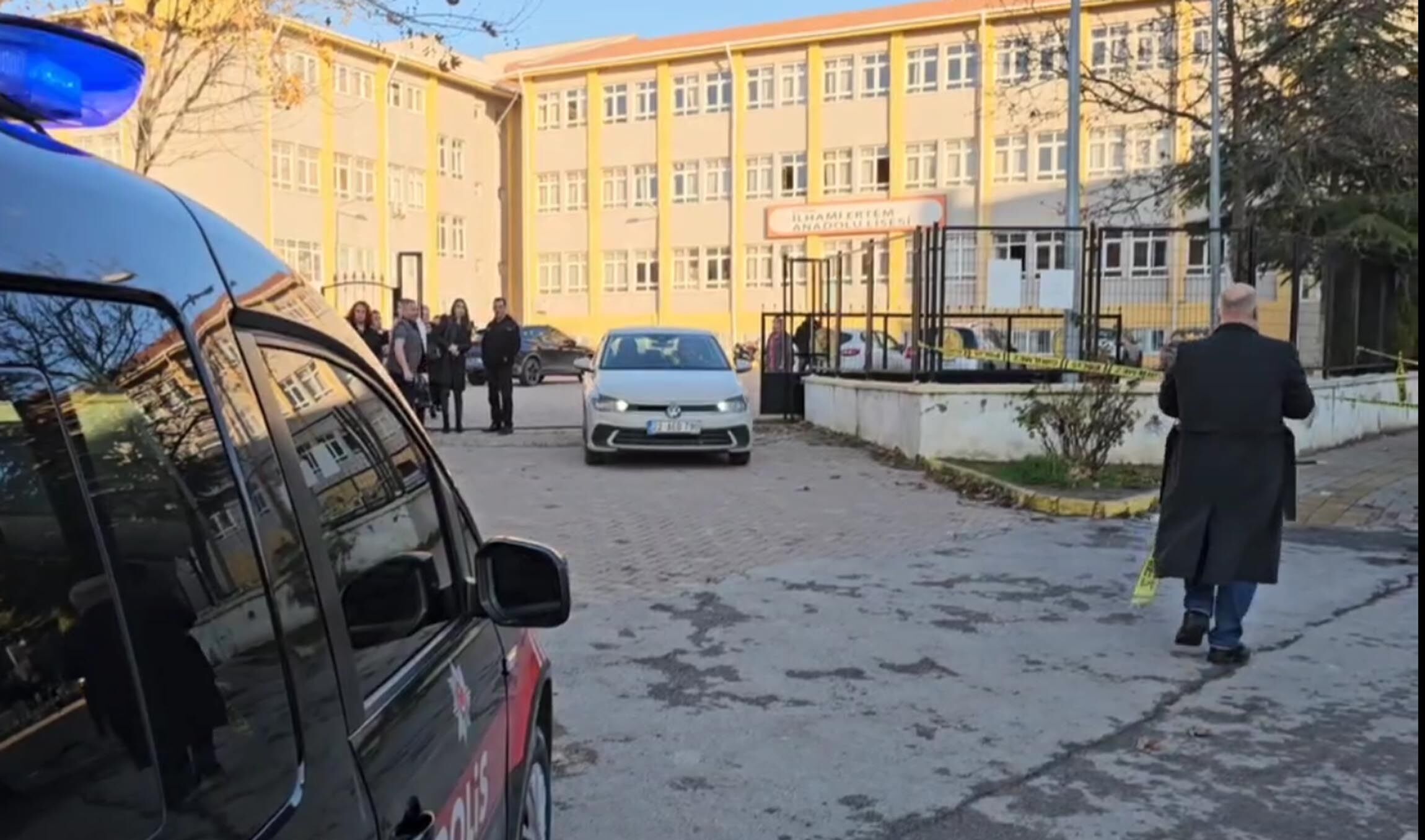 Edirne’de Lise Öğrencisi Bıçaklandı Lise Öğrencisi Okul Çıkışında Bıçaklandı Edirne’de