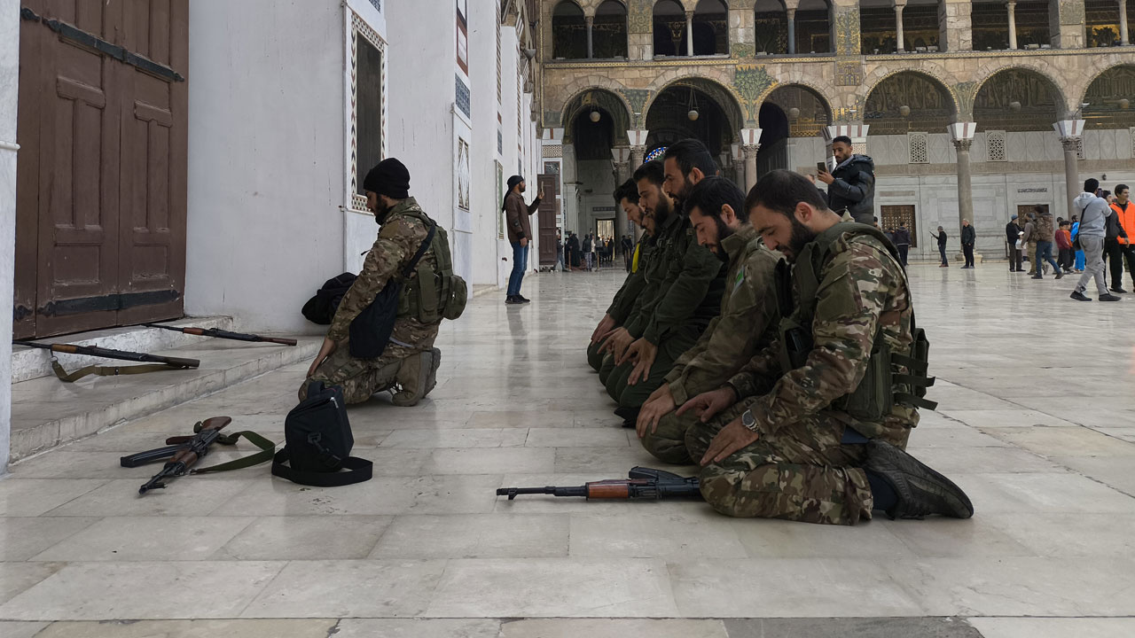 Esad Rejiminin Sona Ermesiyle Suriye Halkı Şam Emevi Camisinde Şükür