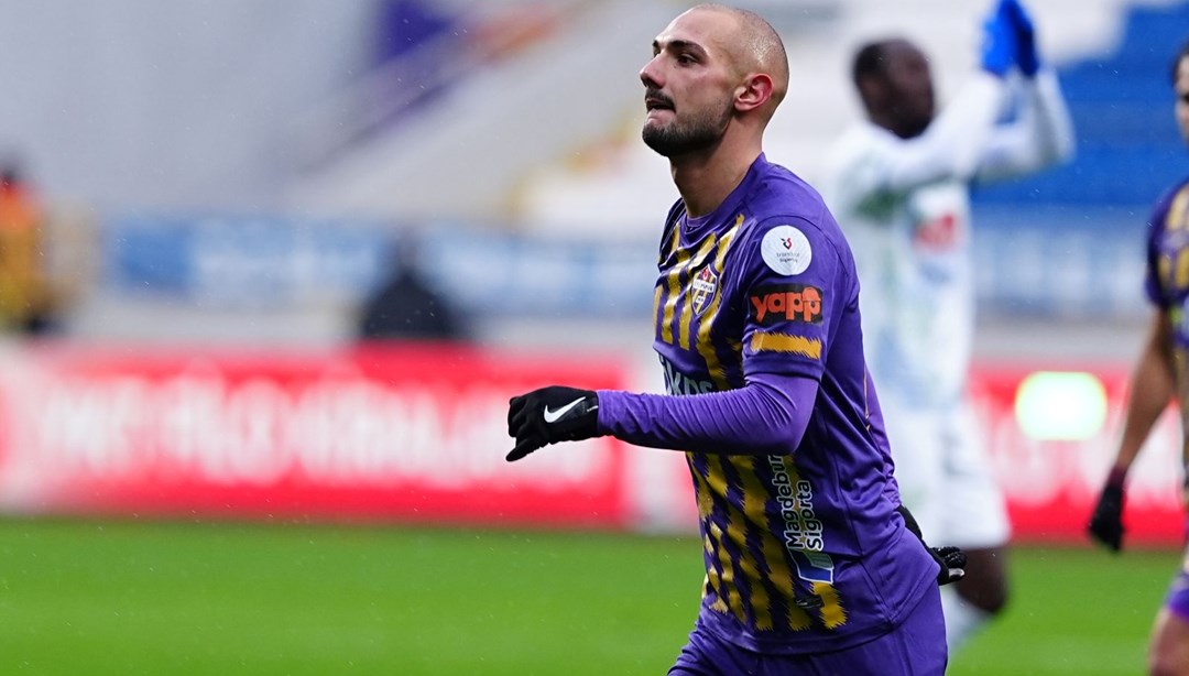 Galatasaray’da Yerli Futbolcular Transfer Listesinde Galatasaray, transfer döneminde yerli futbolculara