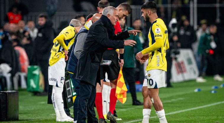 Fenerbahçe, Gaziantep FK’yı mağlup ederek Galatasaray ile arasındaki farkı azalttı