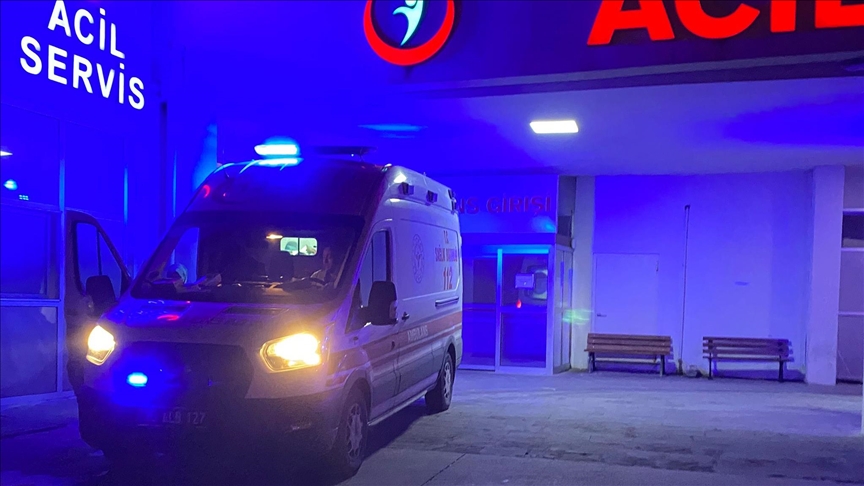 Ankara’da Hafif Ticari Araç, Okul Servis Aracına Çarptı İçinde öğrencilerin