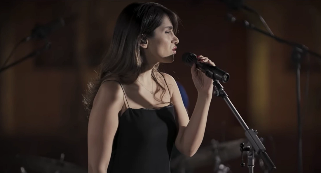 İran’da Başörtüsüz Konser Veren Genç Şarkıcı Perestu Ahmedi Hakkında Ceza