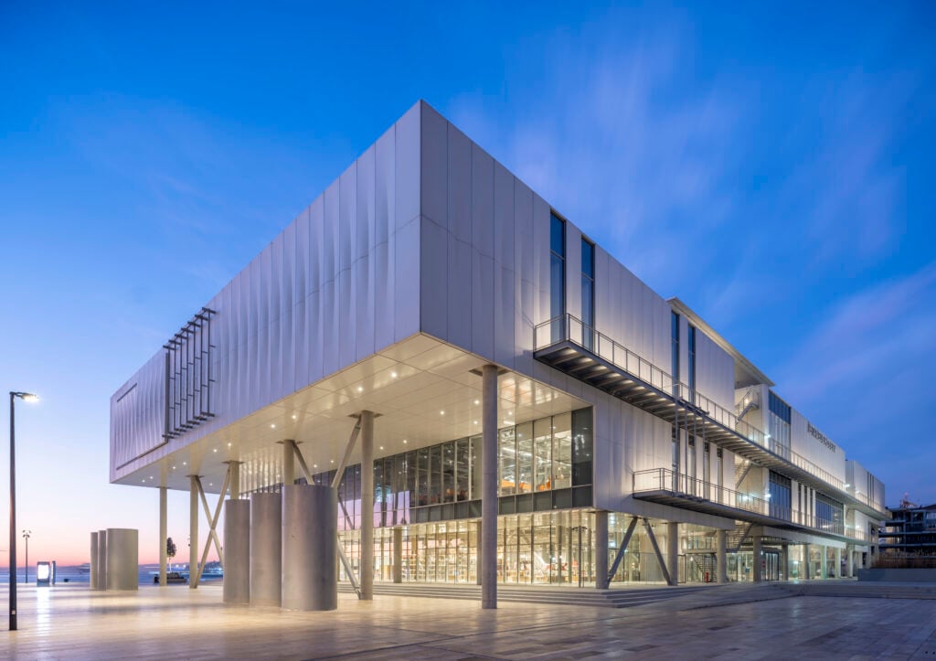 İstanbul Modern: 20 Senedir Sanatla Büyüyen Bir Başarı Hikayesi İstanbul Modern 20 yaşında