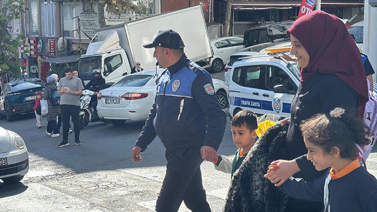 Kağıthane’de Zabıta Ekipleri Okul Çevresinde Öğrenci Güvenliğini Sağlıyor Okul Güvenliği