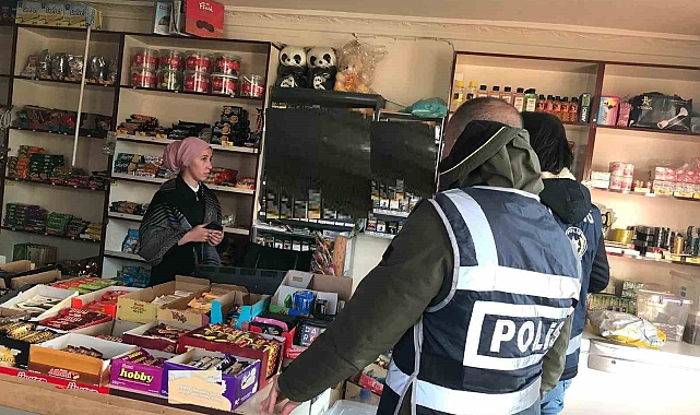 Kars Polisi Okul Çevrelerinde Güvenliği Sağlıyor Kars’ta polis okul çevrelerinde