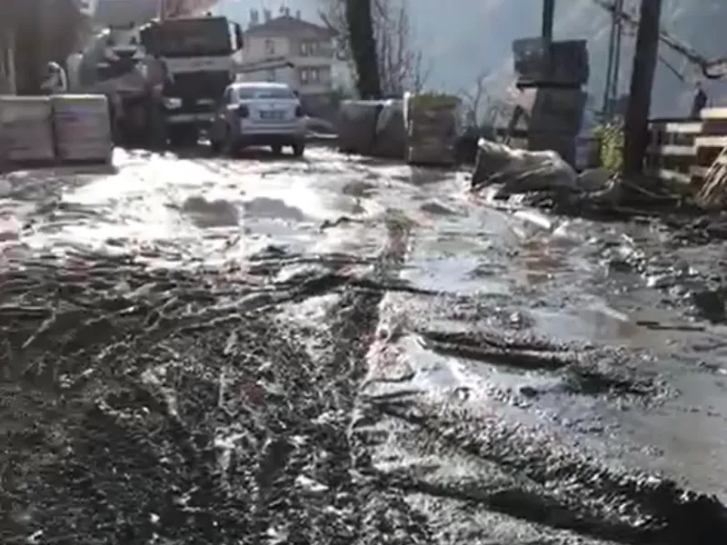 Kastamonu Yol Çalışmaları Nedeniyle Çamur Deryasına Döndü! Bölge Sakinleri Çamurla