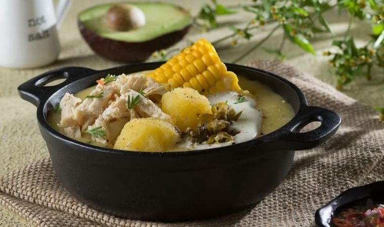 Lezzetli Kolombiya Çorbası: Ajiaco Colombiano Tarifi - Gurmeler için Enfes Yemekler MasterChef Latin Amerika yemekleri: Enfes Kolombiya çorbası: Ajiaco Colombiano Tarifi