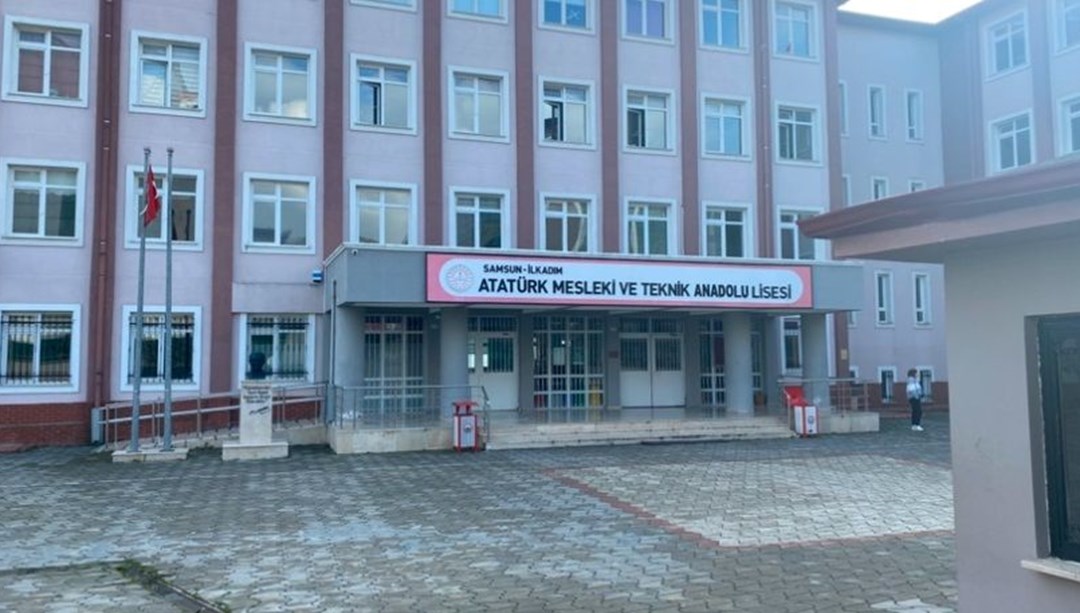 Okul Bahçesinde Kavga: Bir Öğrenci Bıçaklandı, Şüpheli Gözaltına AlındıHaberin BaşlıklarıOkul