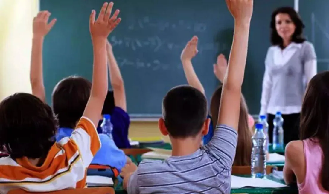 MİLLİ EĞİTİM BAKANLIĞI OKULLARDA SERBEST KIYAFET UYGULAMASINI KALDIRDIHaberin BaşlıklarıMİLLİ EĞİTİM