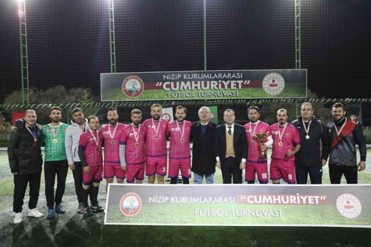Nizip’te Cumhuriyet Futbol Turnuvası tamamlandı