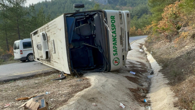 Korkutan kaza! Öğrencileri taşıyan servis aracı devrildi - Resim: 1