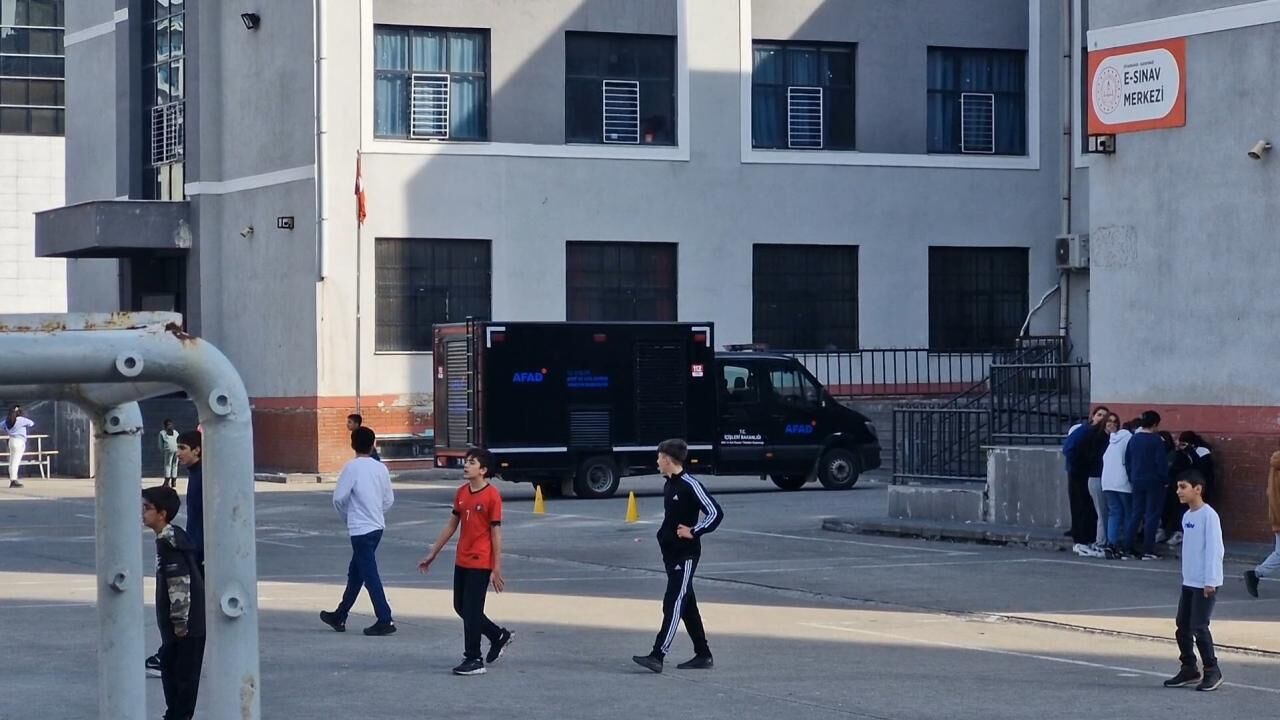 Kayapınar İlçesinde Bir Öğrenci Tarafından Okula Bırakılan Cıva Olayı Bir