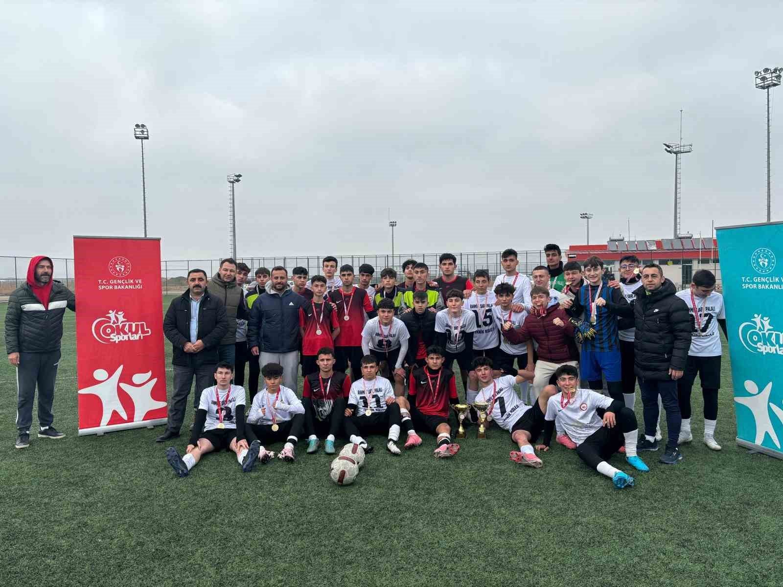 OKUL SPORLARI FUTBOL GENÇ