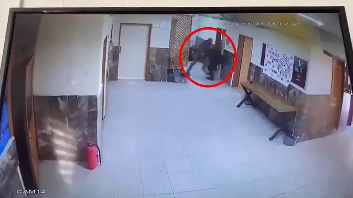 Okulda Ogretmenler Arasinda Kavga Iki Ogretmen Darbedildi
