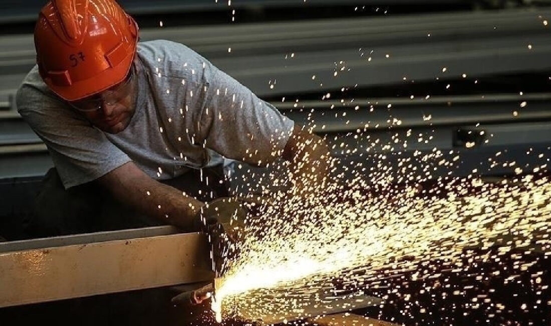 Türkiye Sanayi Üretimi Ekonomik Durumu İnceledi: Ayrışan Sektörler ve Beklentiler